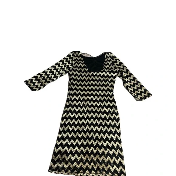 Forever 21 Dress Size Large Black and Gold Chevron Pattern Good Used Condition - Picture 6 of 8